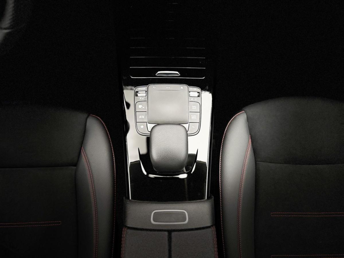 mercedes-benz-classe-a-2022-hibrido-1332cc