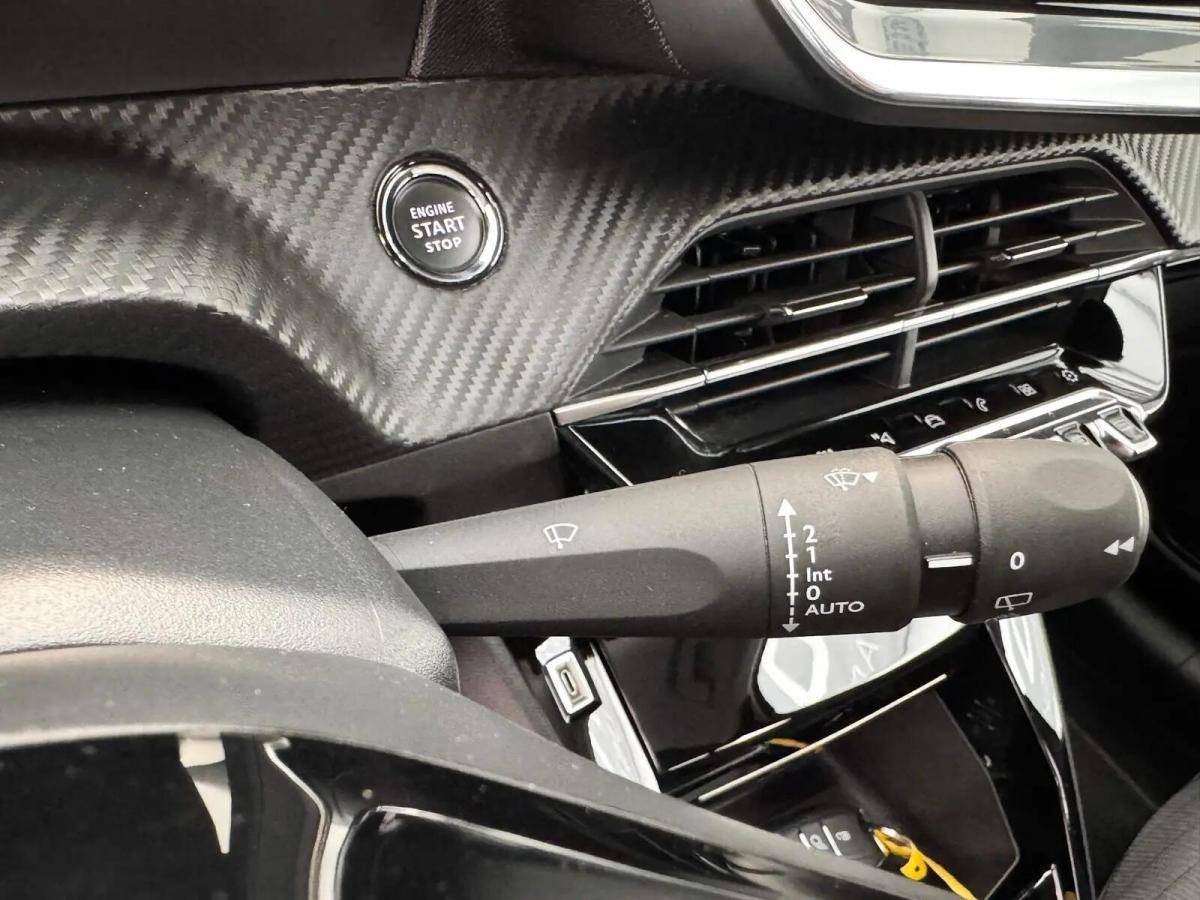 peugeot-208-2022-gasolina-1199cc
