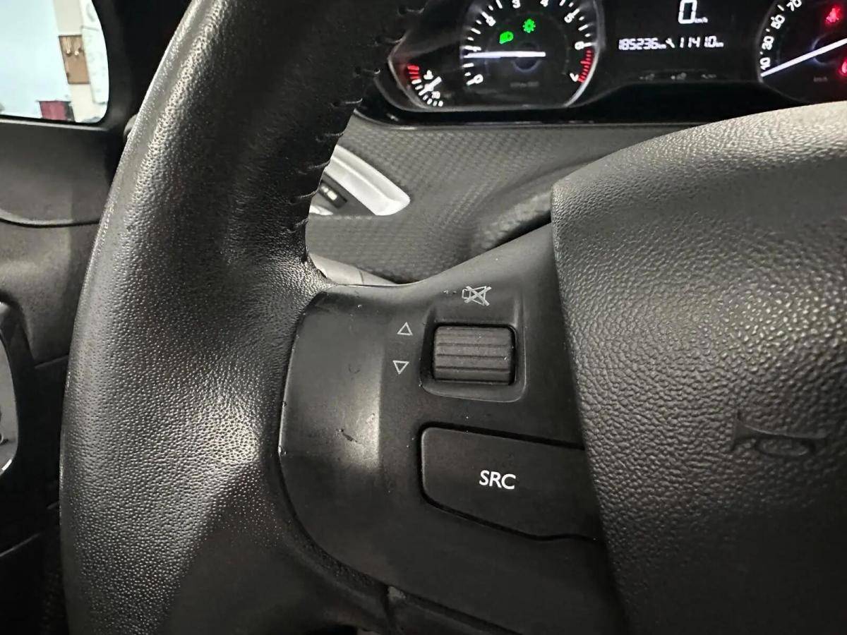 peugeot-208-2016-gasolina-1199cc
