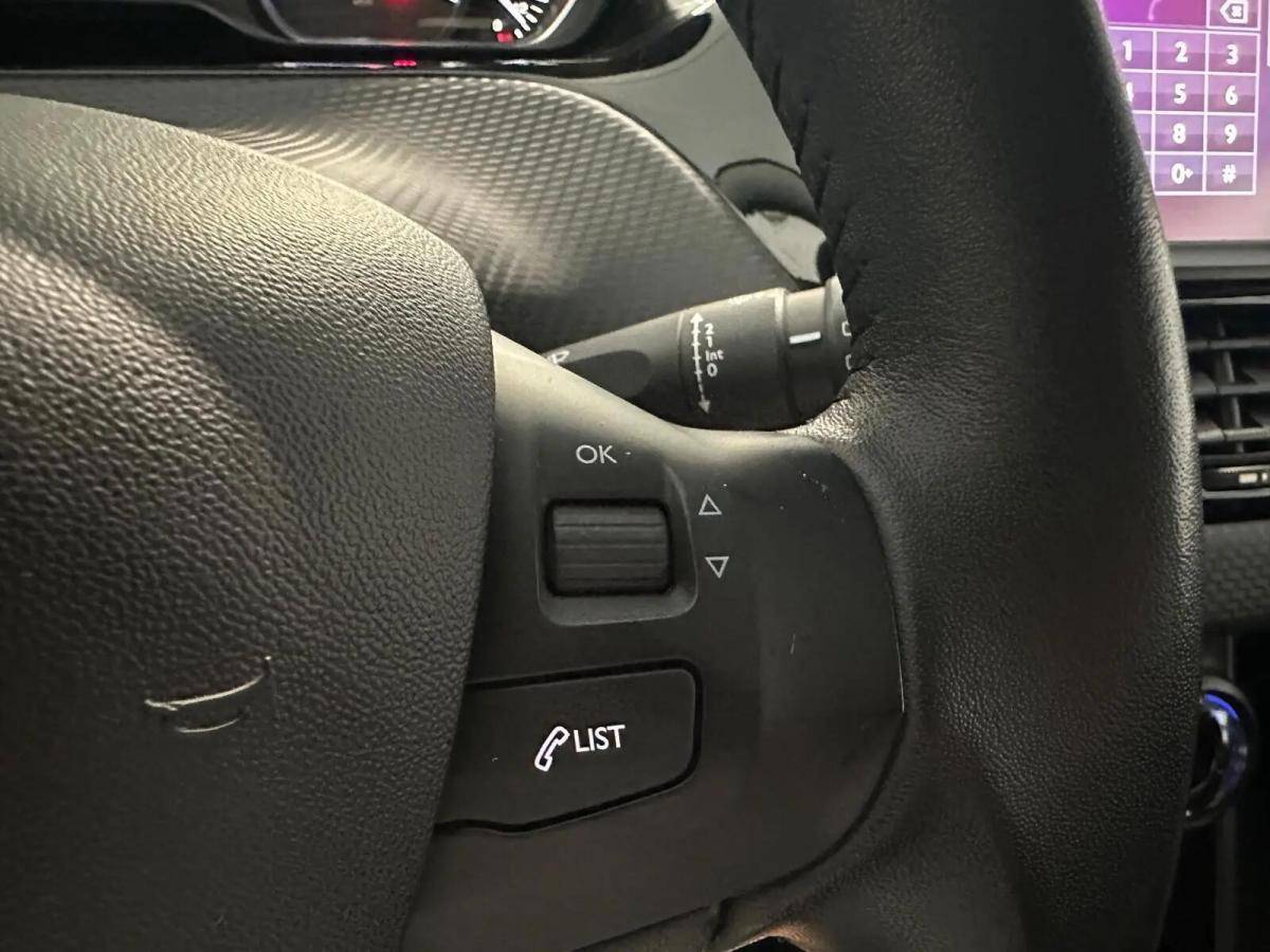peugeot-208-2016-gasolina-1199cc