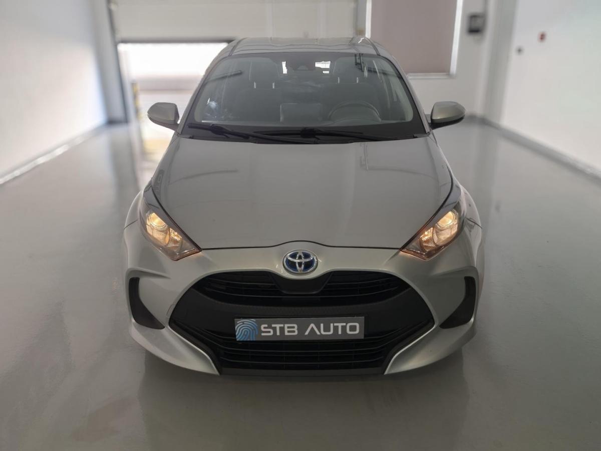 toyota-yaris-2022-hibrido-1490cc