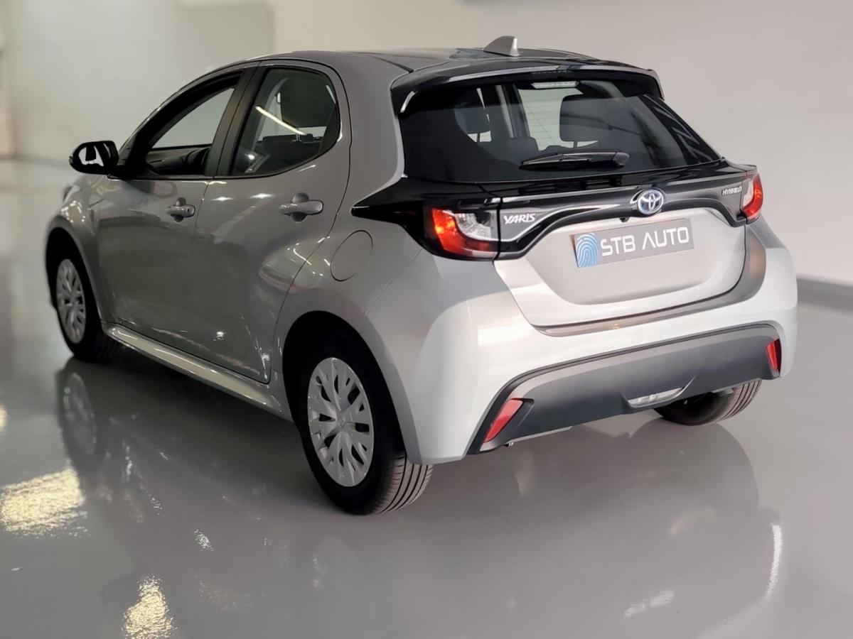 toyota-yaris-2022-hibrido-1490cc