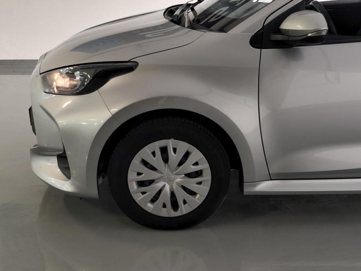 toyota-yaris-2022-hibrido-1490cc