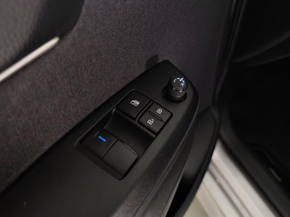toyota-yaris-2022-hibrido-1490cc
