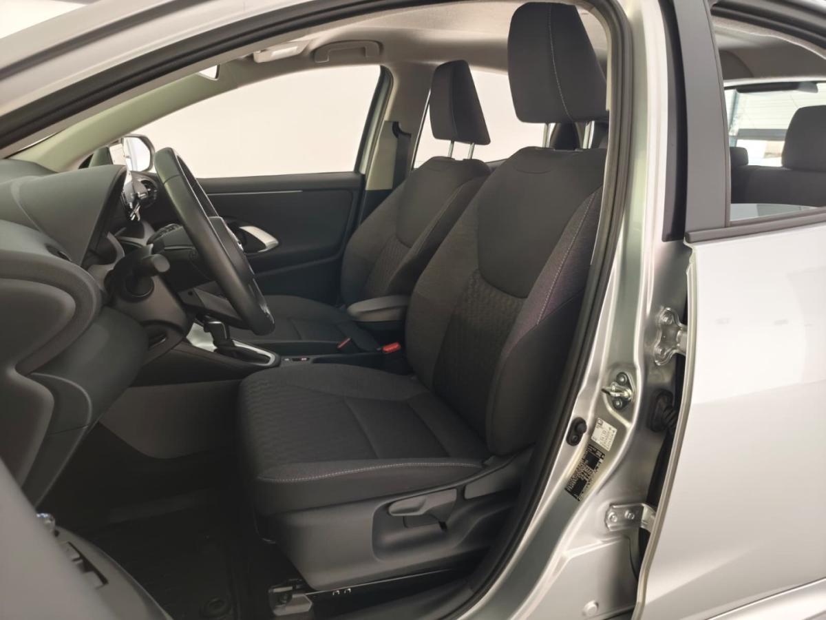 toyota-yaris-2022-hibrido-1490cc