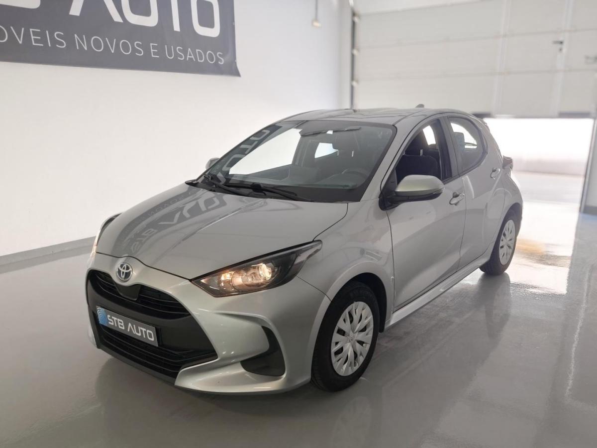 toyota-yaris-2022-hibrido-1490cc