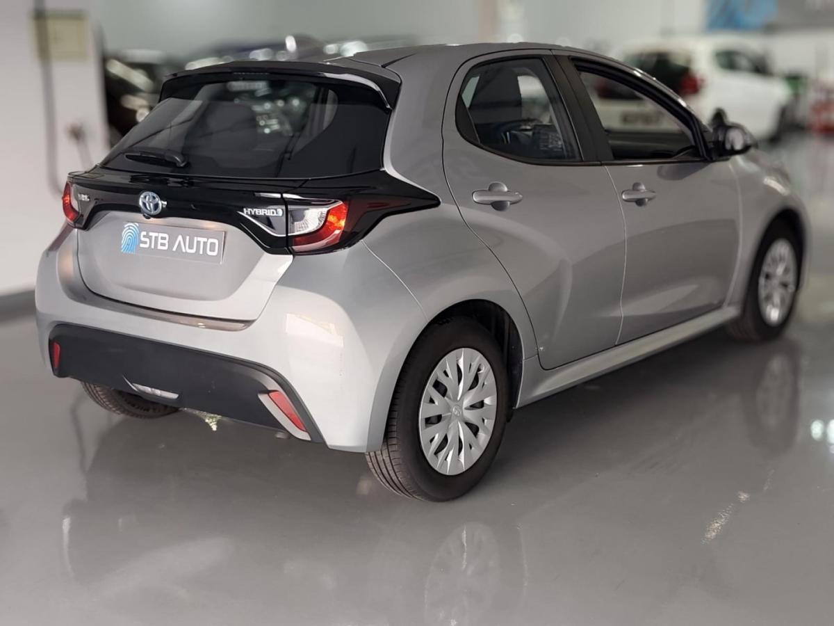 toyota-yaris-2022-hibrido-1490cc