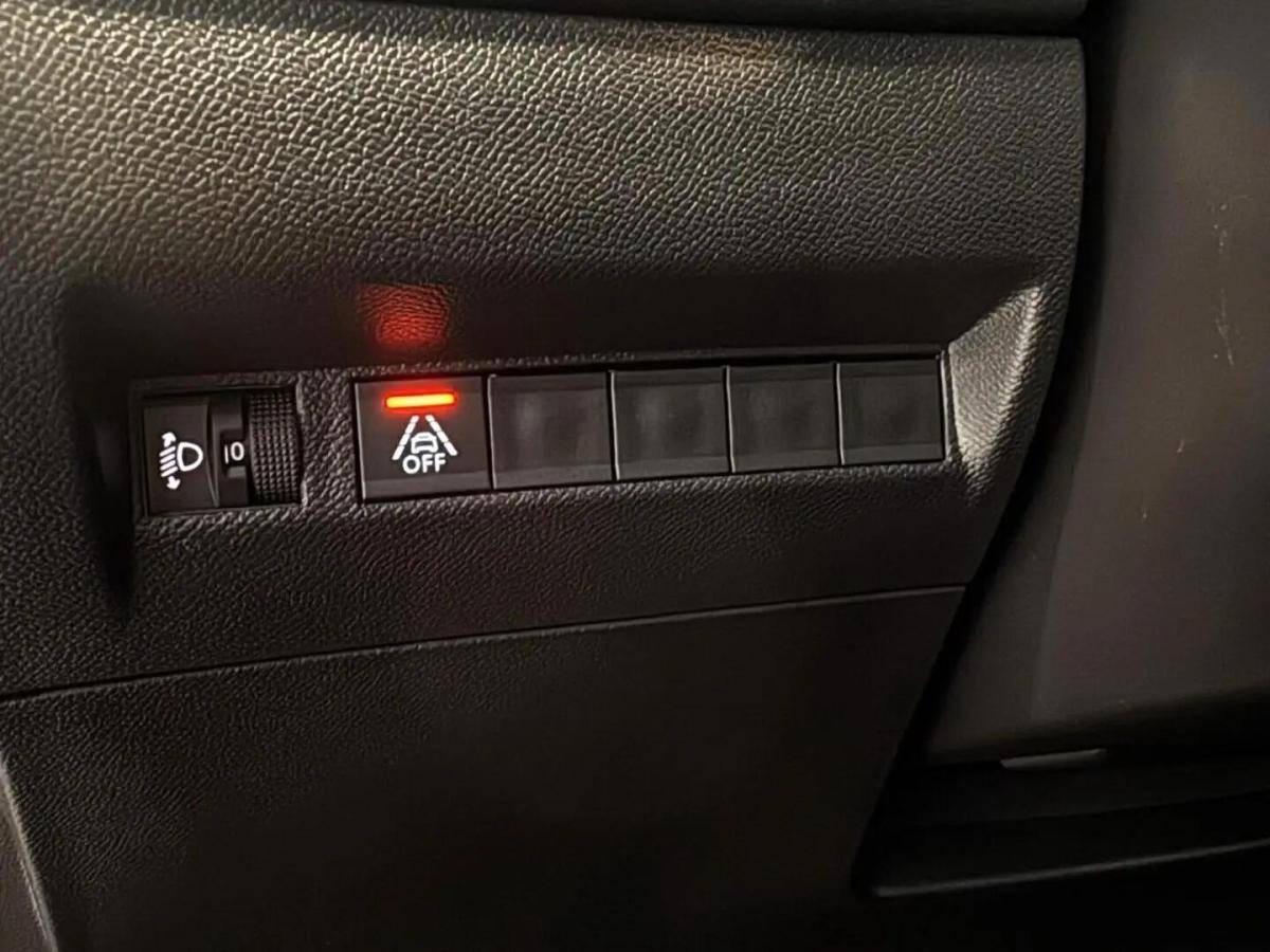 peugeot-208-2023-gasolina-1199cc