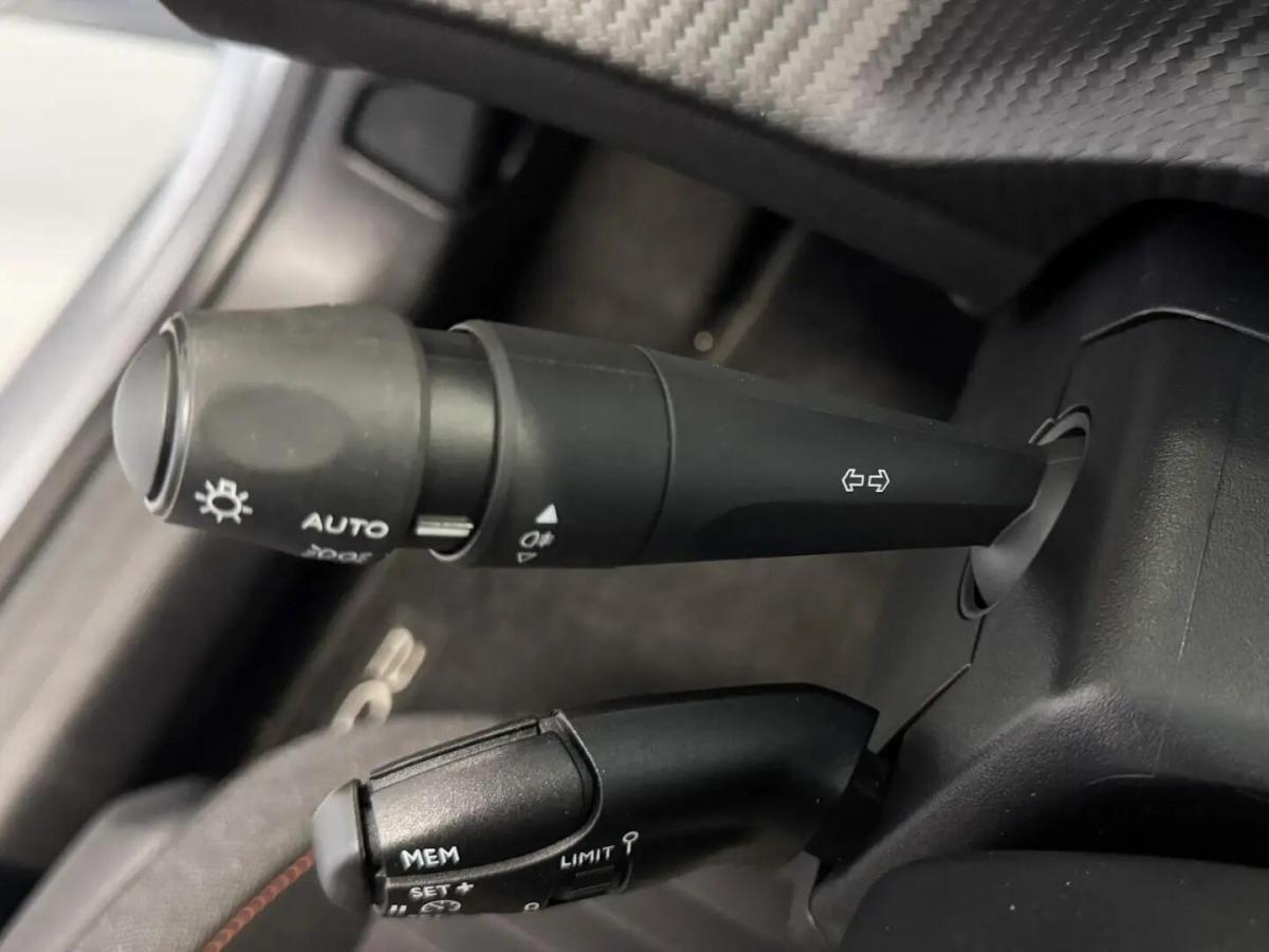 peugeot-208-2023-gasolina-1199cc