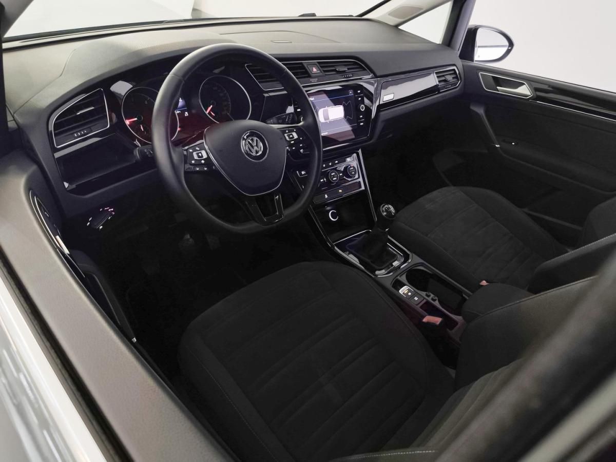 volkswagen-touran-2019-diesel-1598cc