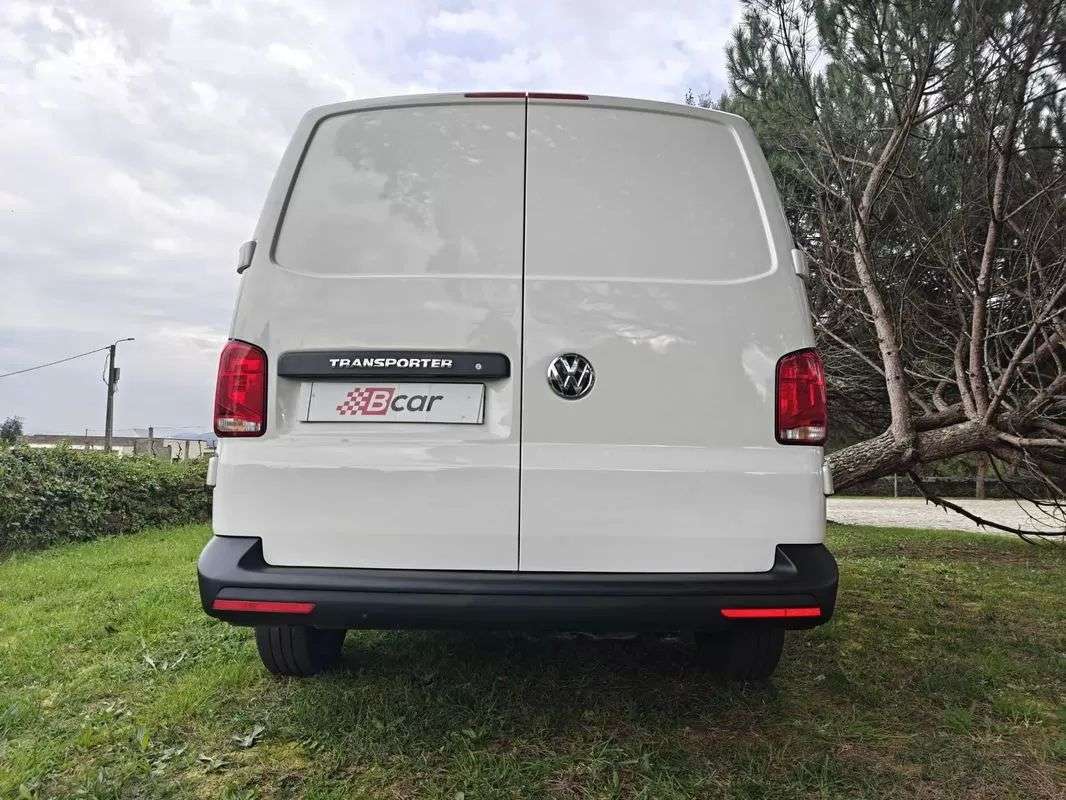 volkswagen-transporter-2023-diesel-1995cc