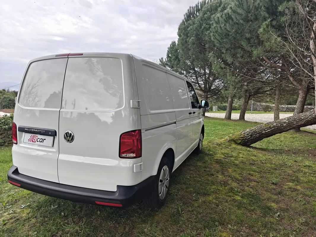 volkswagen-transporter-2023-diesel-1995cc