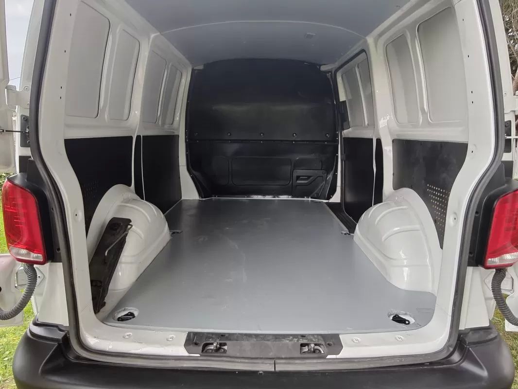 volkswagen-transporter-2023-diesel-1995cc