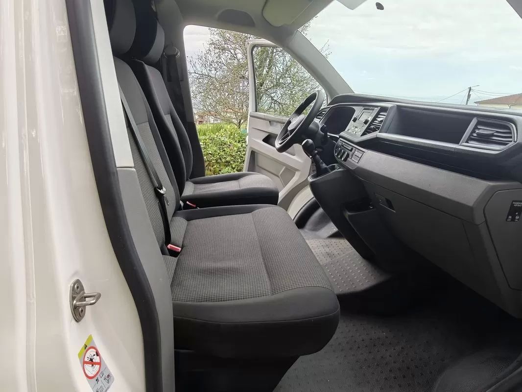 volkswagen-transporter-2023-diesel-1995cc