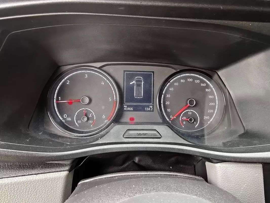 volkswagen-transporter-2023-diesel-1995cc