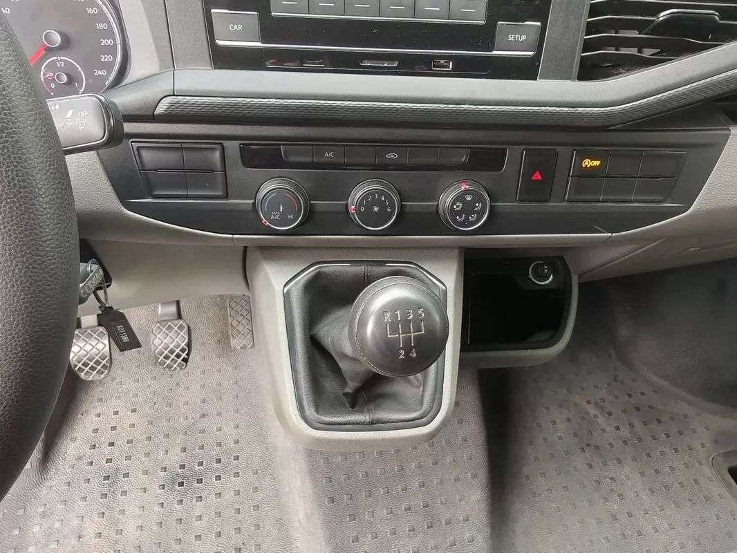volkswagen-transporter-2023-diesel-1995cc