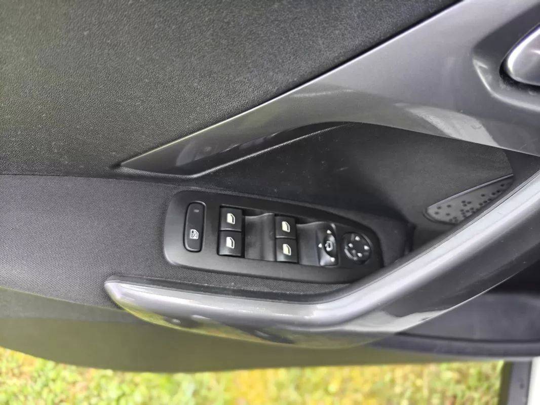 peugeot-2008-2018-gasolina-1199cc