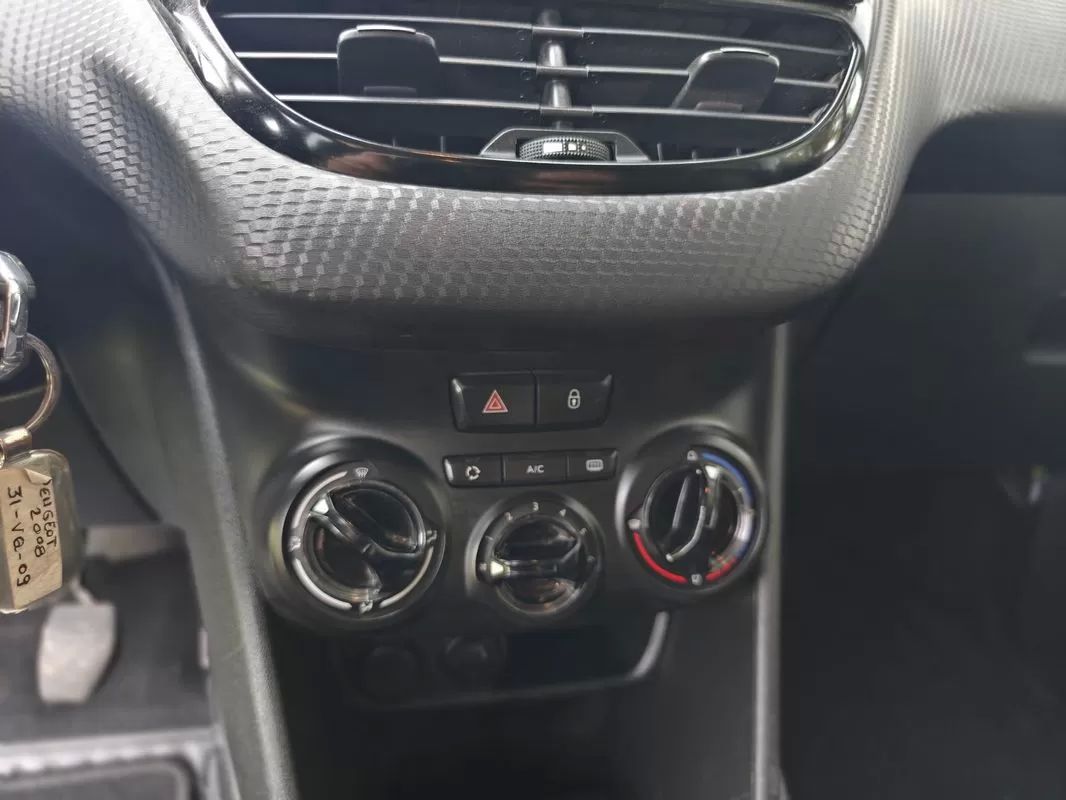 peugeot-2008-2018-gasolina-1199cc