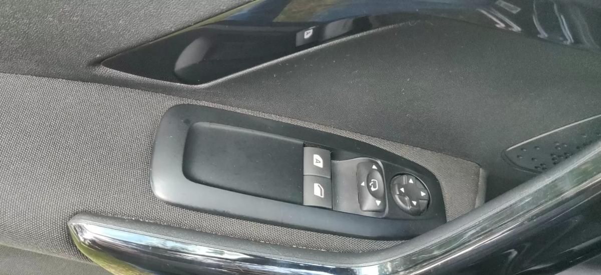 peugeot-208-2017-gasolina-1199cc