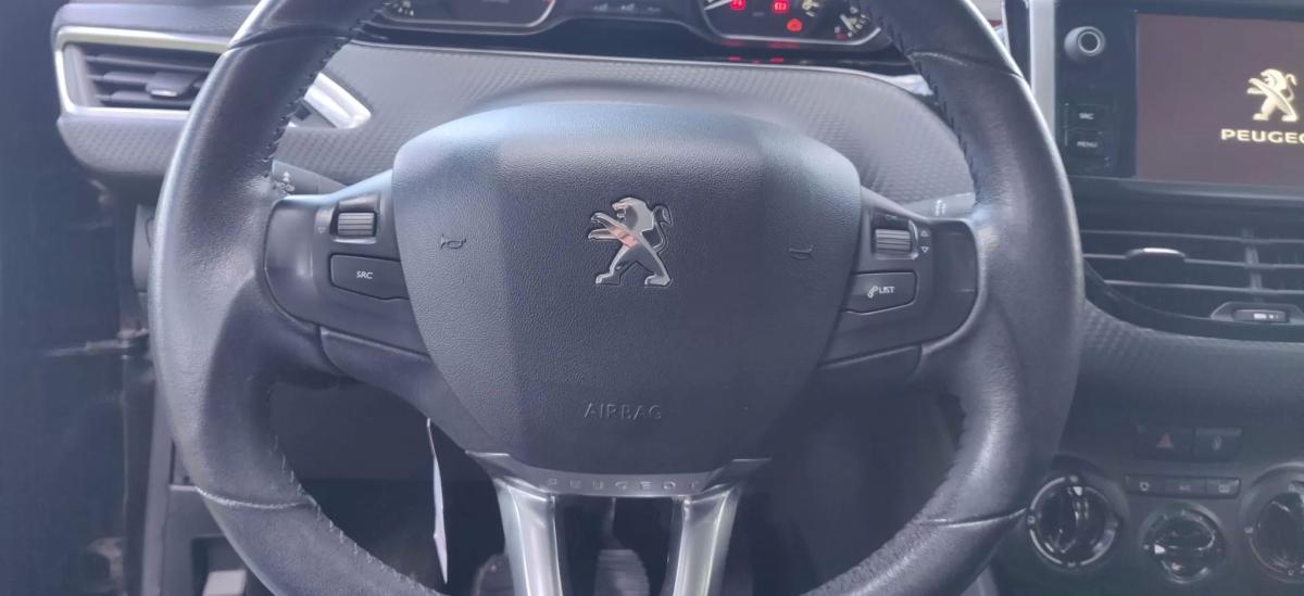 peugeot-208-2017-gasolina-1199cc