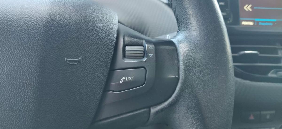 peugeot-208-2017-gasolina-1199cc