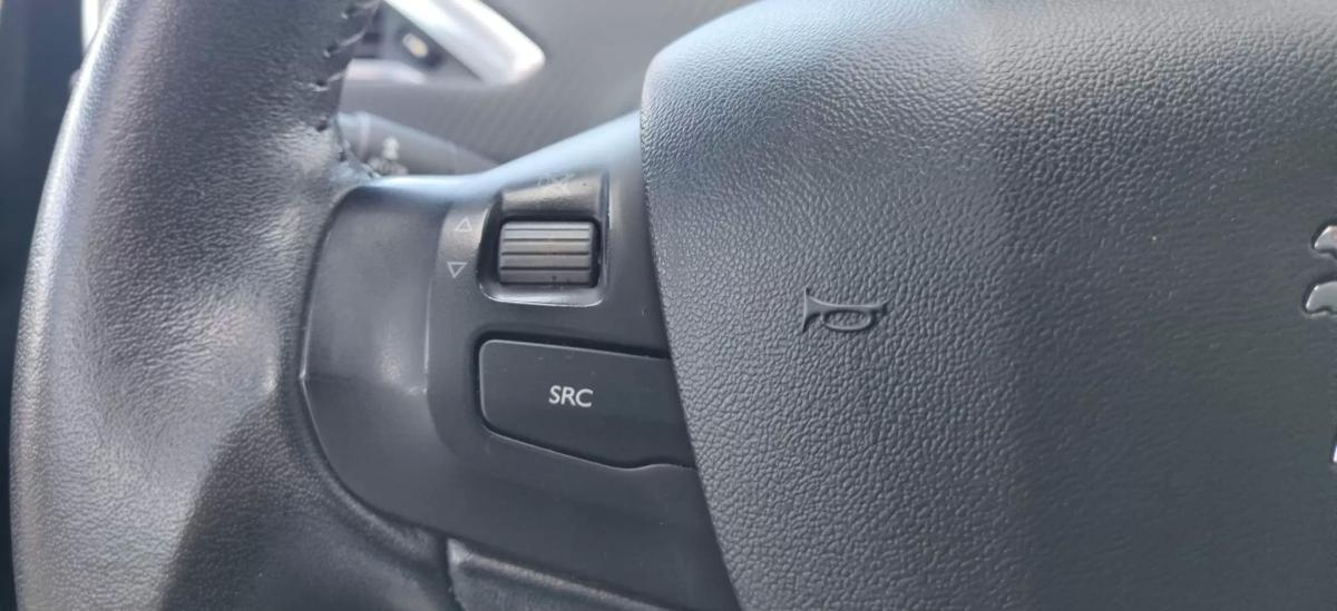 peugeot-208-2017-gasolina-1199cc