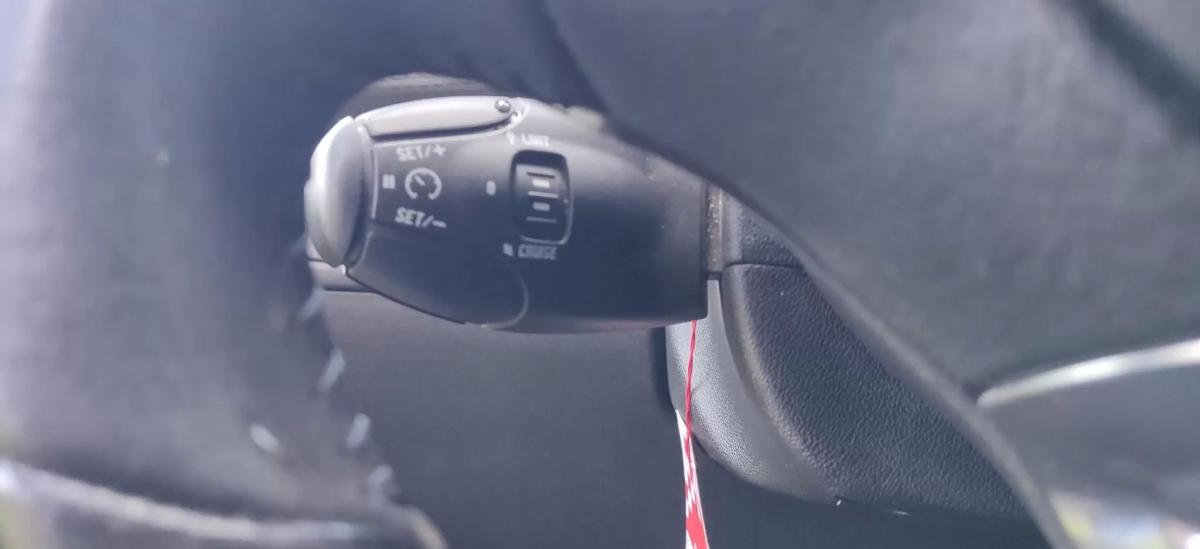 peugeot-208-2017-gasolina-1199cc