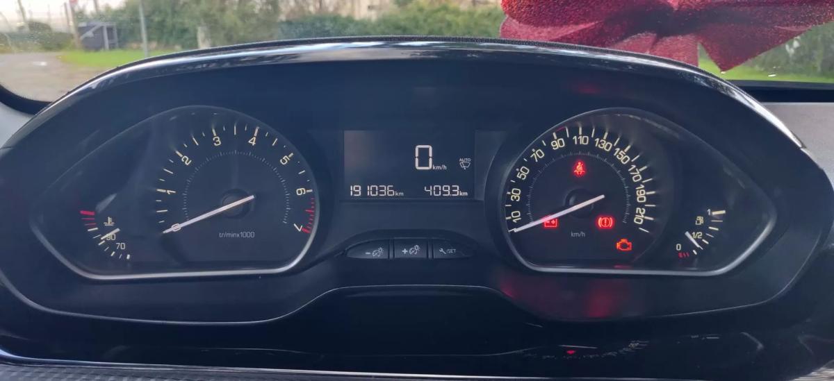peugeot-208-2017-gasolina-1199cc