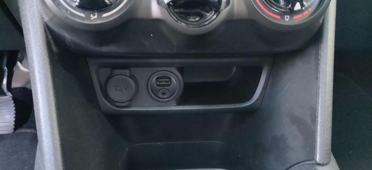 peugeot-208-2017-gasolina-1199cc