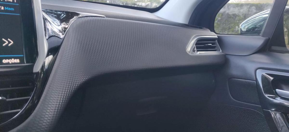 peugeot-208-2017-gasolina-1199cc