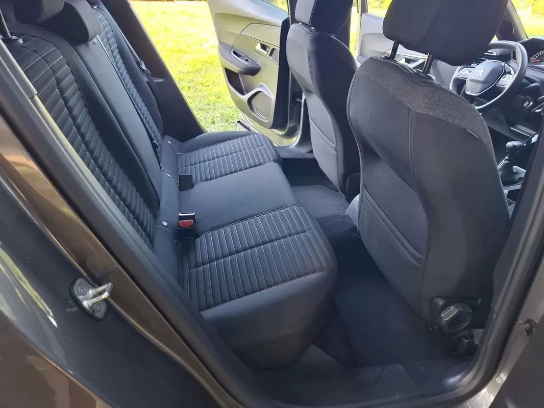 peugeot-2008-2023-gasolina-1199cc