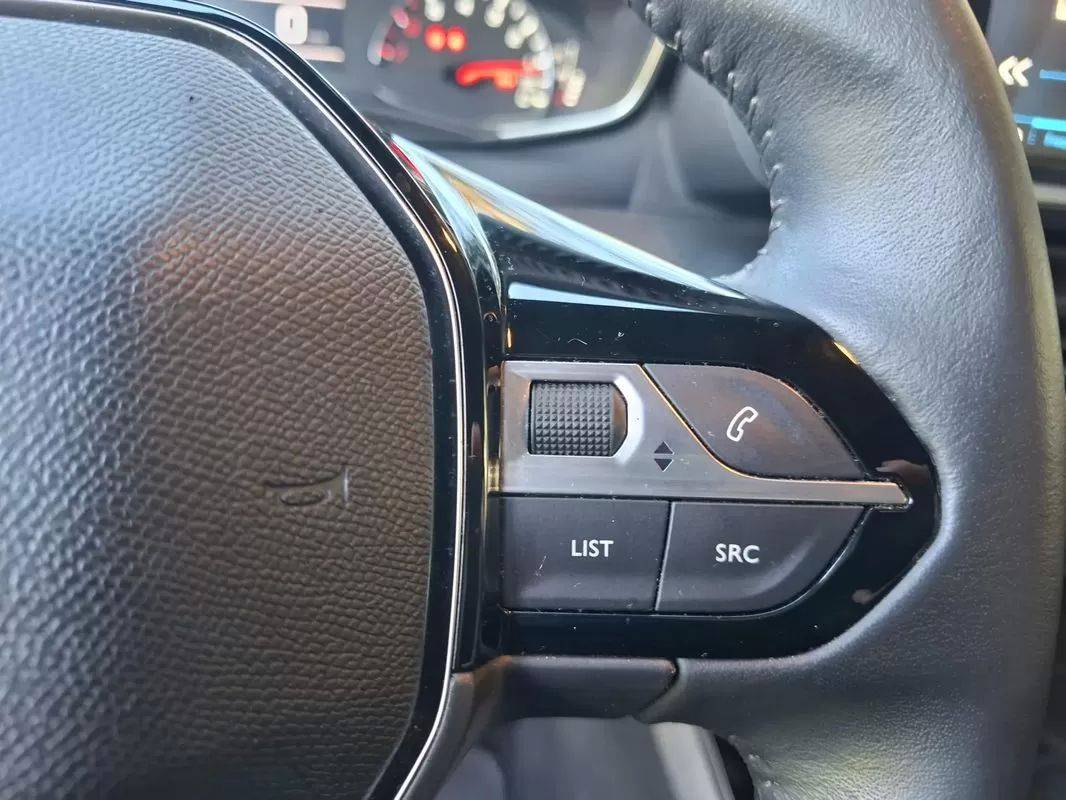 peugeot-2008-2023-gasolina-1199cc