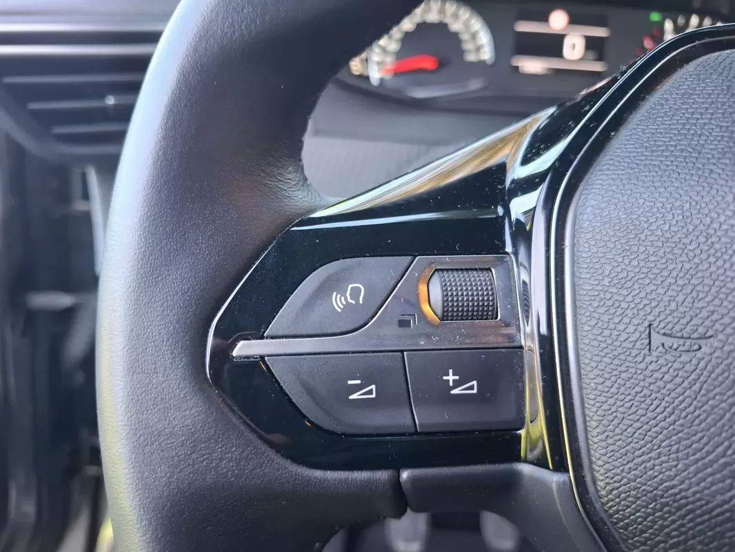 peugeot-2008-2023-gasolina-1199cc