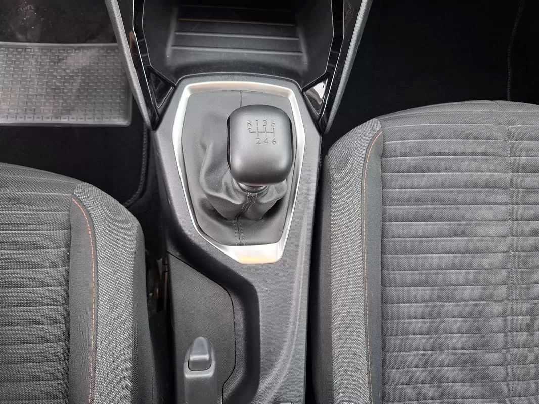 peugeot-2008-2021-gasolina-1199cc