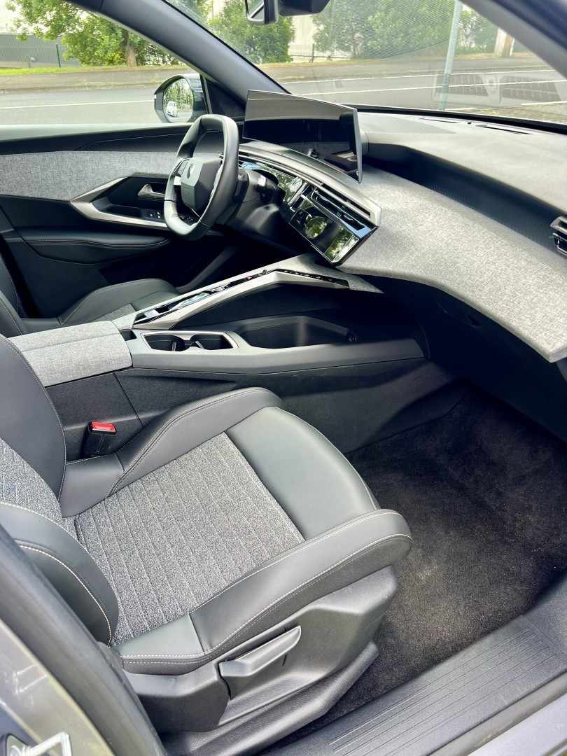 peugeot-e-3008-2025-eletrico-0cc