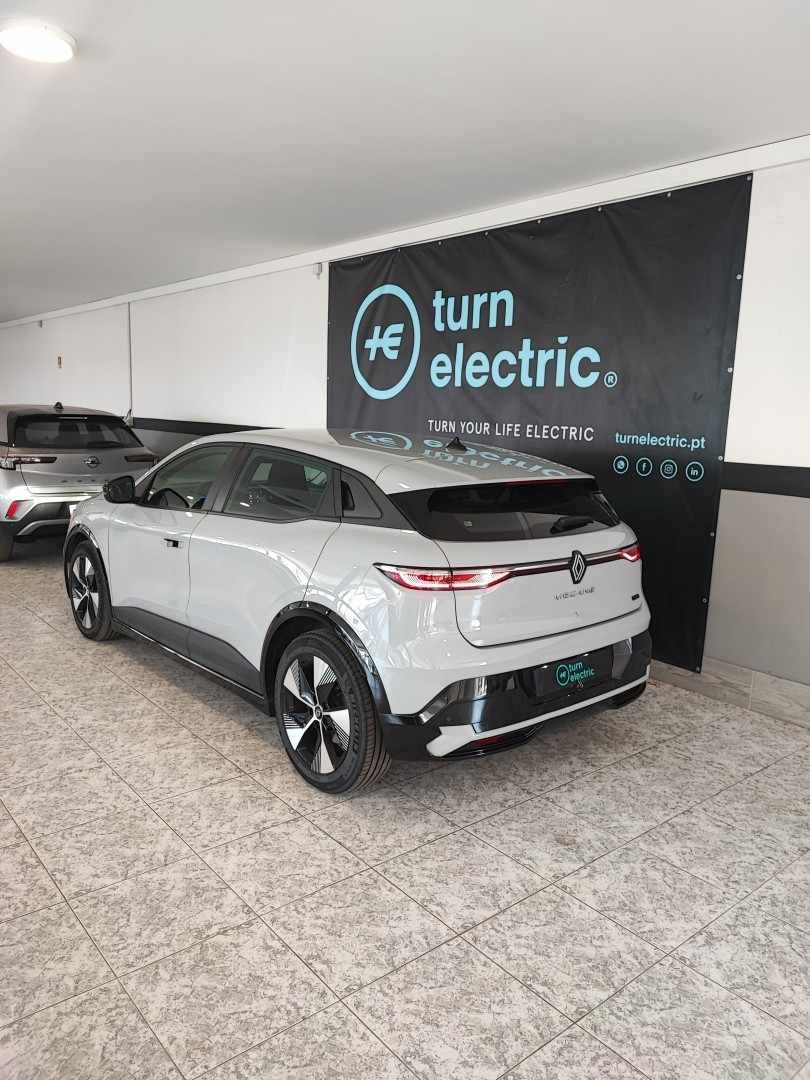 renault-megane-e-tech-2023-eletrico-0cc