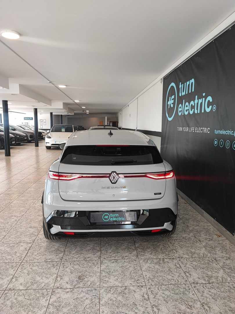 renault-megane-e-tech-2023-eletrico-0cc