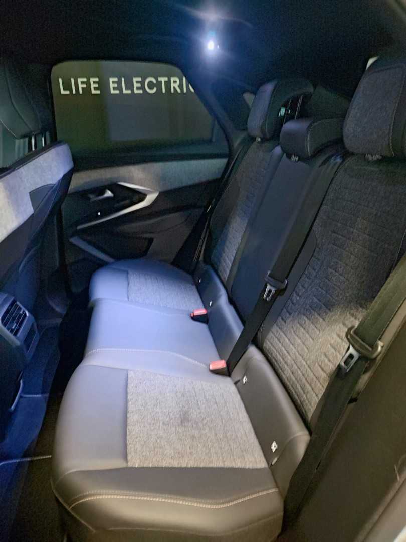 peugeot-e-3008-2025-eletrico-0cc