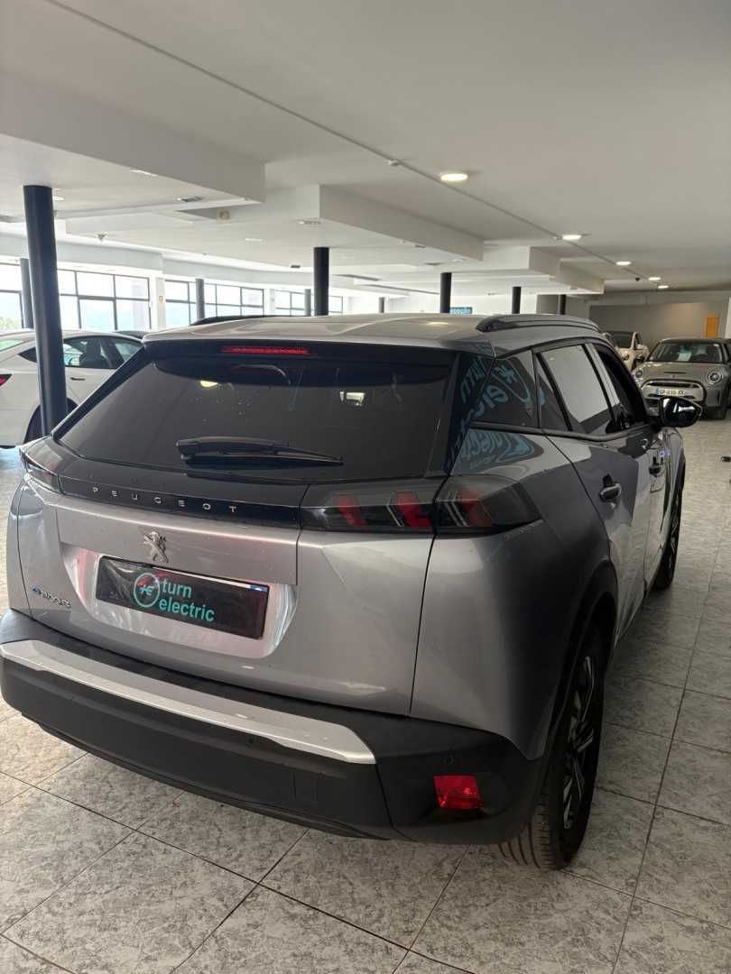 peugeot-e-2008-2022-eletrico-0cc