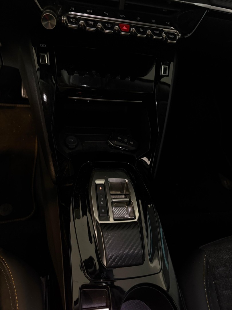peugeot-e-2008-2022-eletrico-0cc
