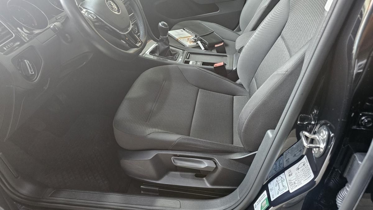 volkswagen-golf-2019-diesel-1598cc