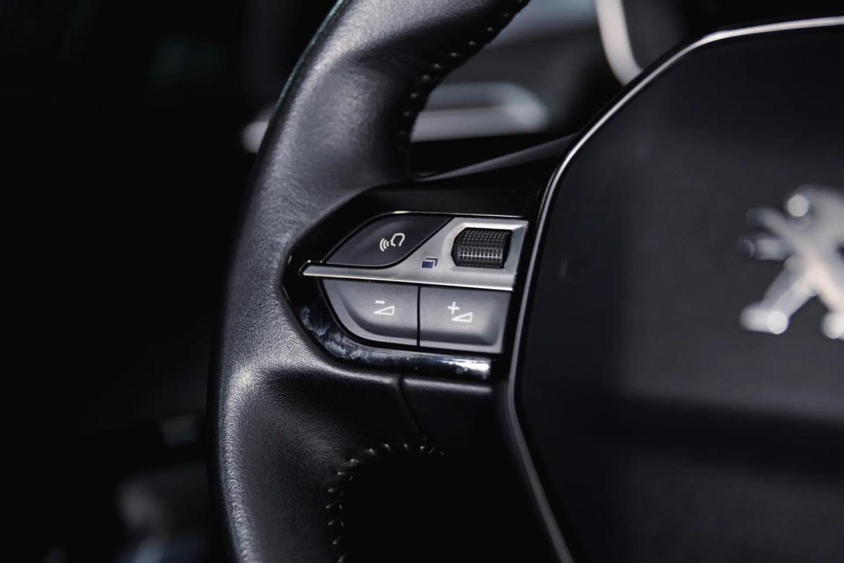 peugeot-e-2008-2021-eletrico-0cc