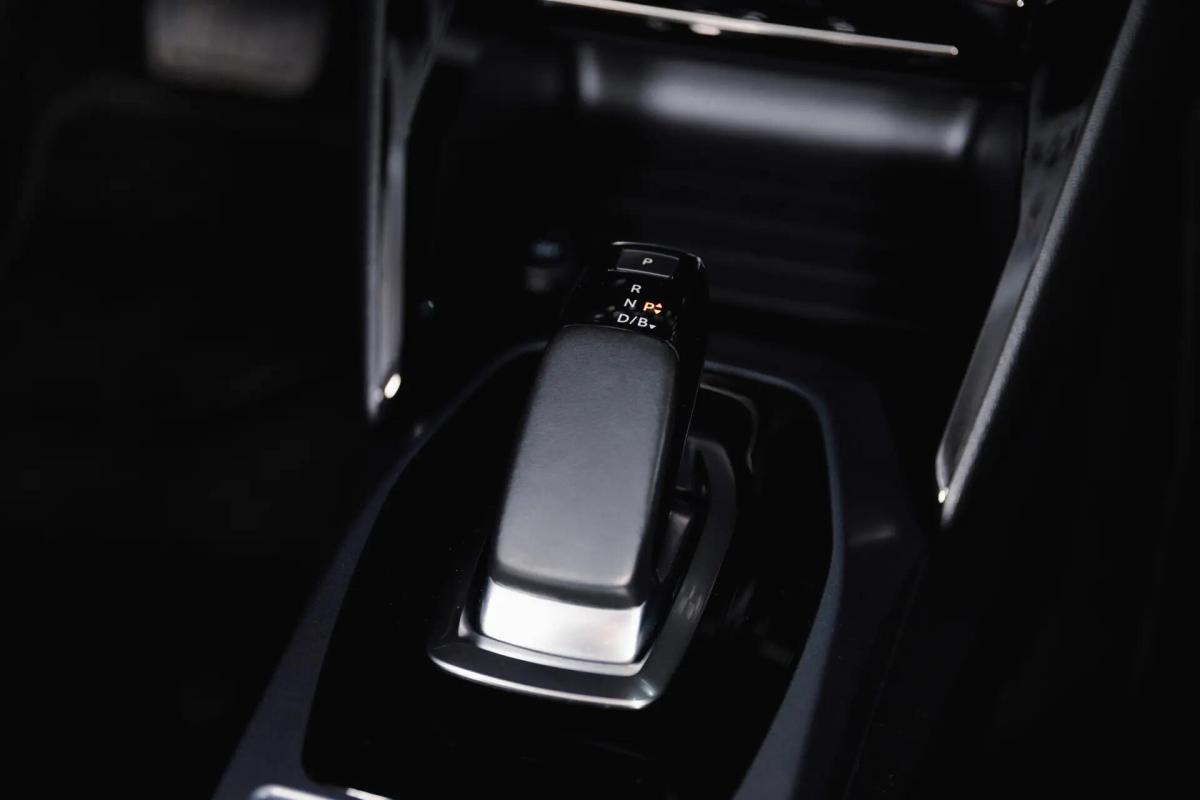 peugeot-e-2008-2021-eletrico-0cc