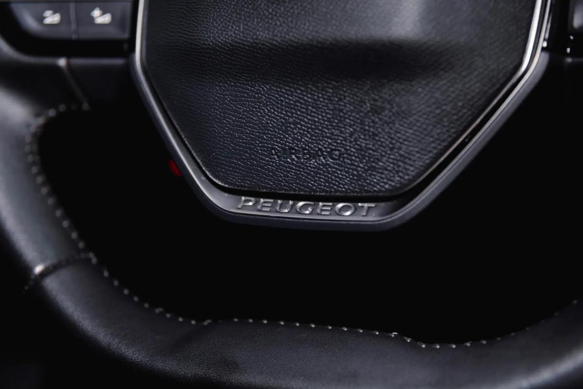 peugeot-e-2008-2021-eletrico-0cc