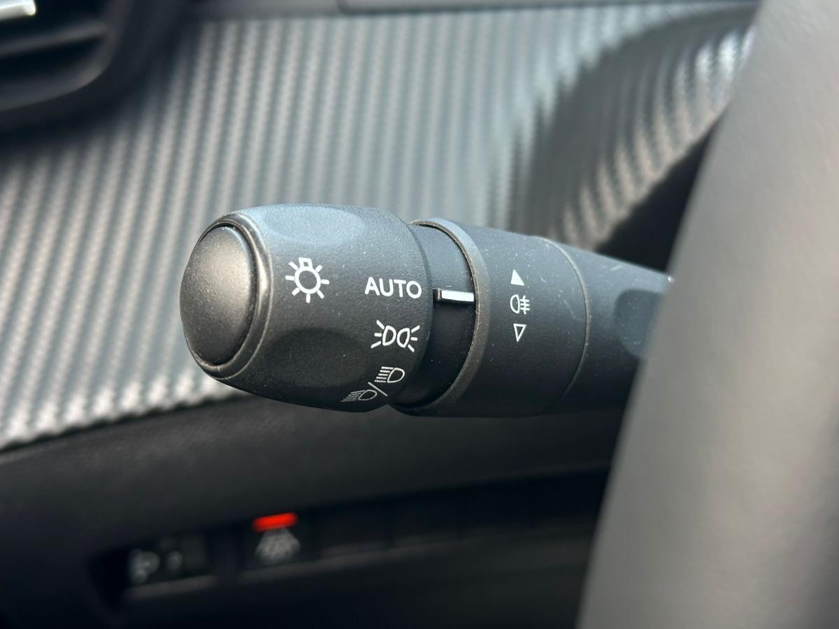 peugeot-2008-2022-diesel-1499cc