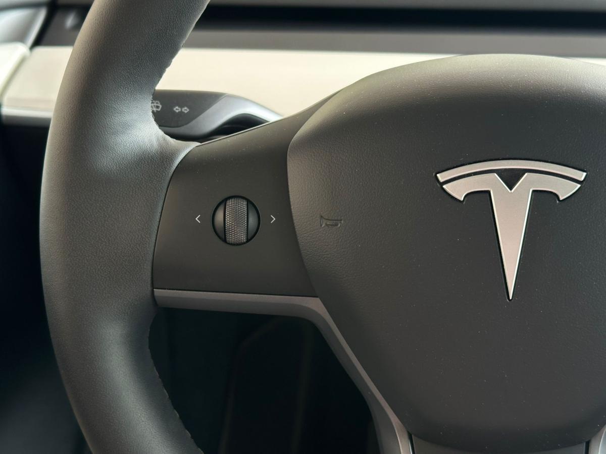 tesla-model-y-2023-eletrico-500cc