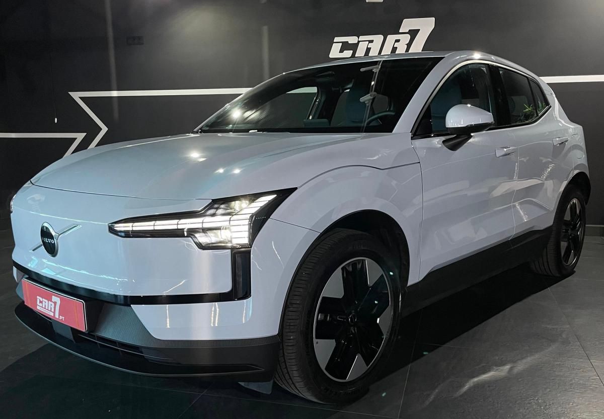 volvo-ex30-2024-eletrico-500cc