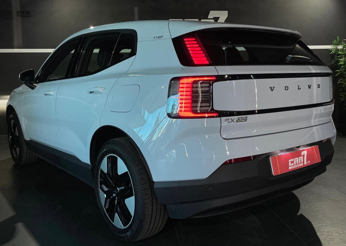 volvo-ex30-2024-eletrico-500cc