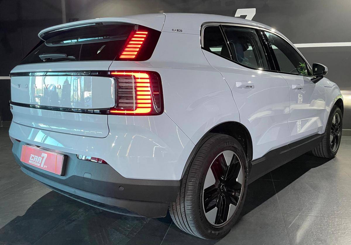 volvo-ex30-2024-eletrico-500cc
