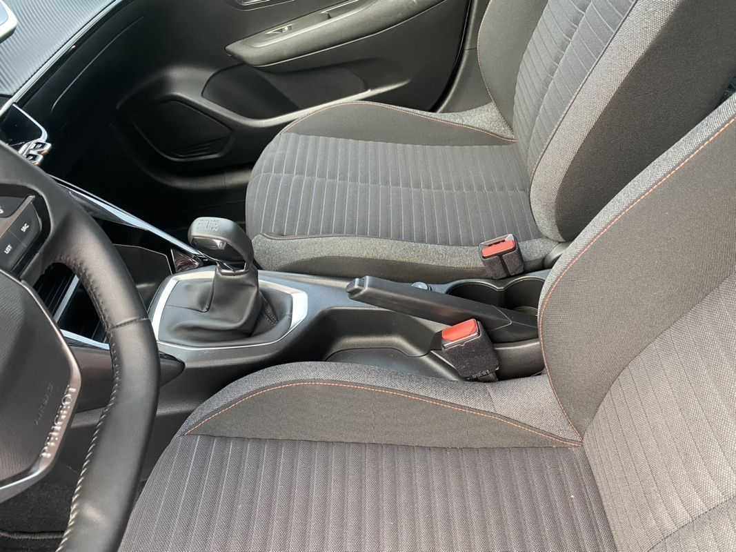 peugeot-208-2021-gasolina-1199cc